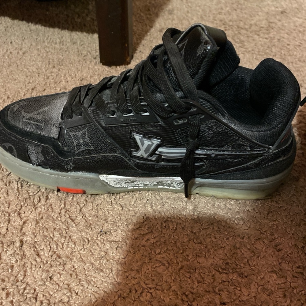 Louis Vuitton Black shoes with no box but they are real - Picture 5 of 6